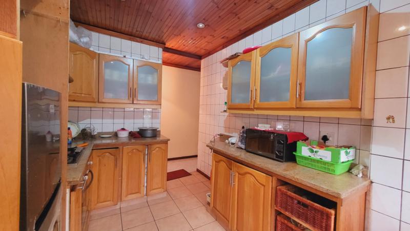 6 Bedroom Property for Sale in Rylands Western Cape